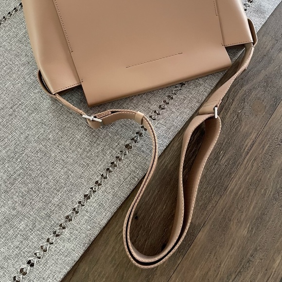 🚫SOLD 03/22🚫 EVERLANE Form Bag- Desert Sand - Picture 9 of 12
